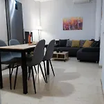 شقة House Close To The Centre!