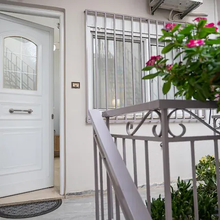 Apartment House Close To The Centre! Kalamata